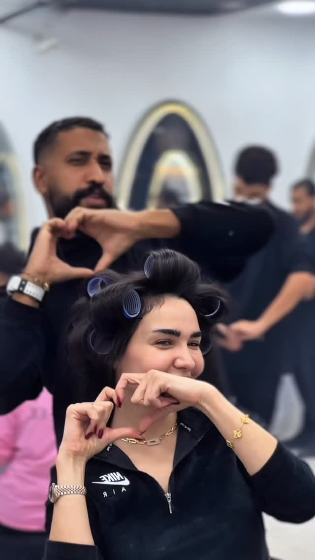 Post 6 by Á La Mode Salon on Instagram (video)