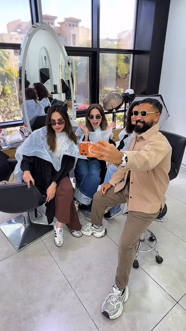 Post 9 by Á La Mode Salon on Instagram (video)