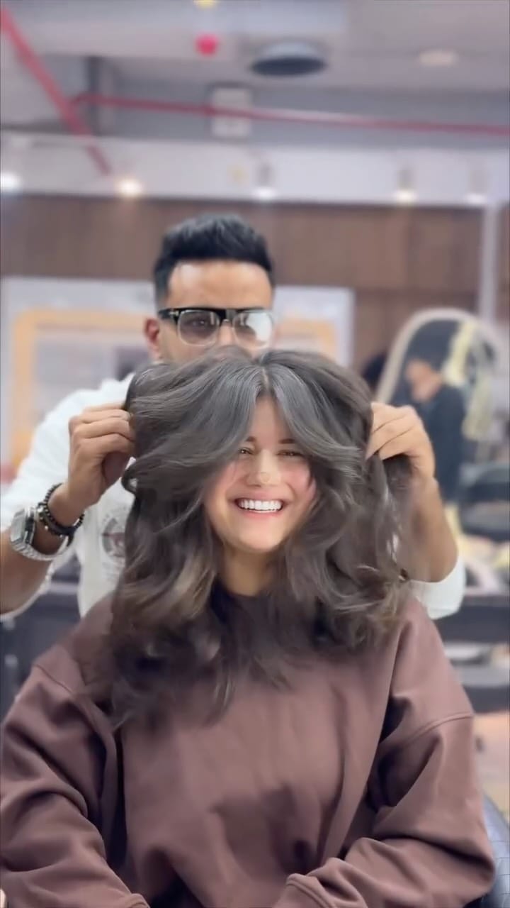 Post 4 by Á La Mode Salon on Instagram (video)