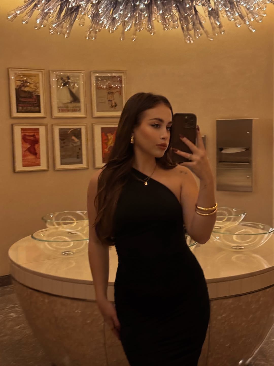 Post 10 by KIKI <3 on Instagram (carousel)