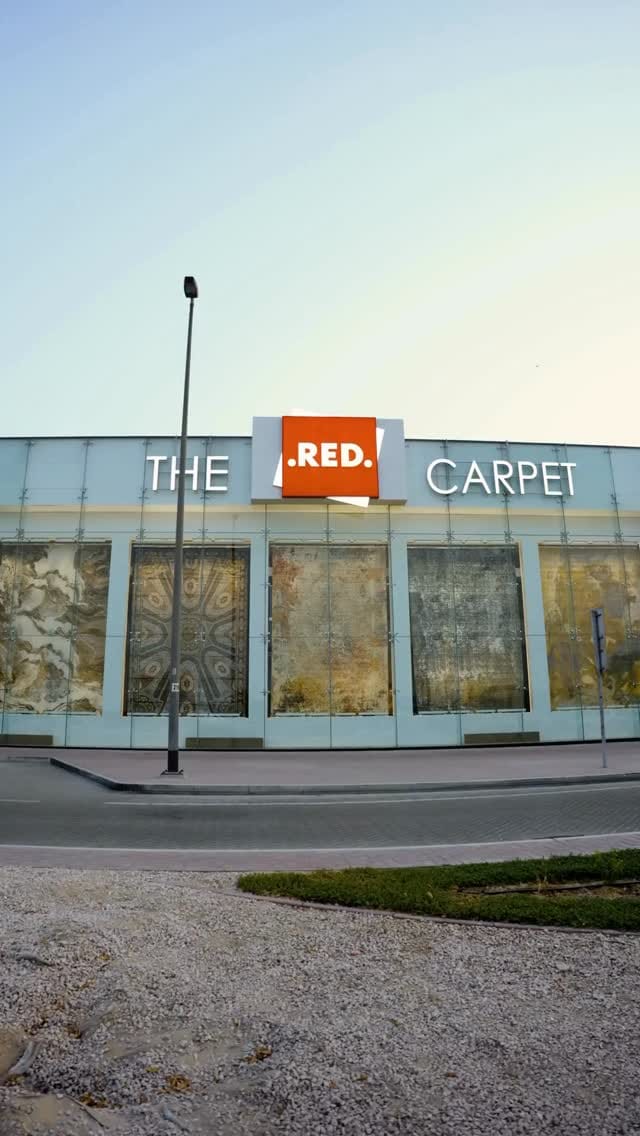 Post 2 by The Red Carpet UAE on Instagram (video)