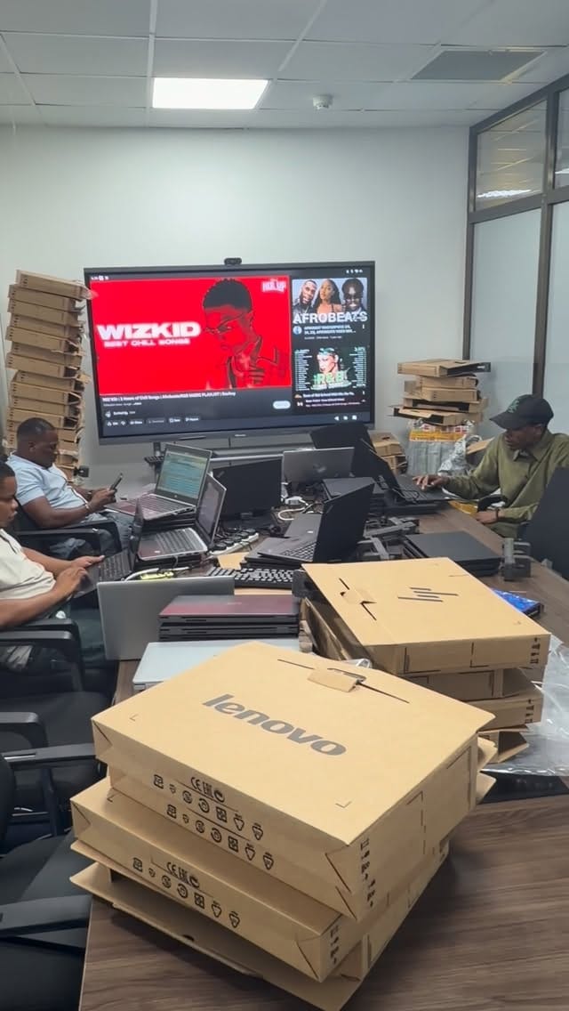 Post 9 by *Dealer*||  Laptop | Desktop | macbook & iphone expert on Instagram (video)