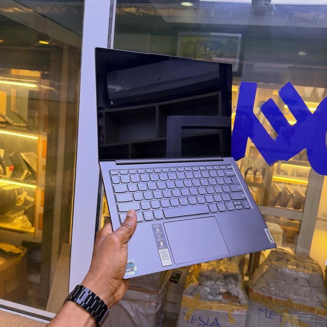 Post 6 by *Dealer*||  Laptop | Desktop | macbook & iphone expert on Instagram (carousel)