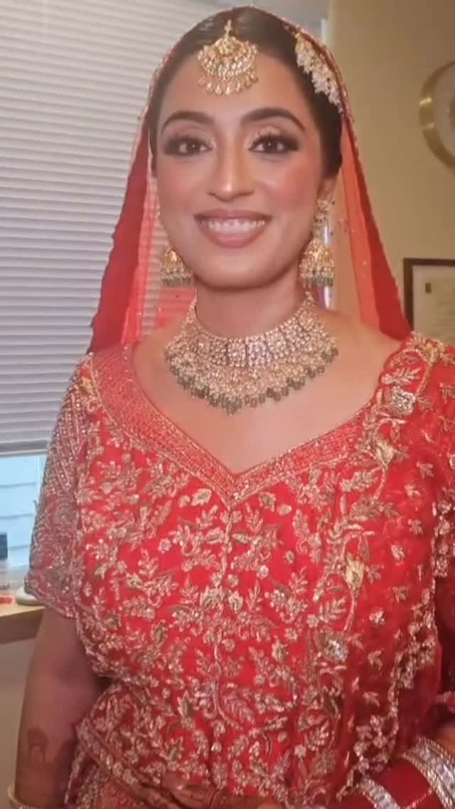 Post 1 by Neetu Jolly / Seattle Bridal Makeup & Hair Artist on Instagram (video)