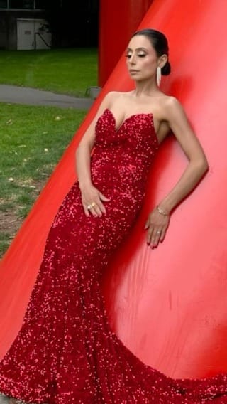Post 8 by Neetu Jolly / Seattle Bridal Makeup & Hair Artist on Instagram (video)