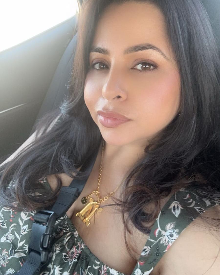 Post 4 by Neetu Jolly / Seattle Bridal Makeup & Hair Artist on Instagram (carousel)