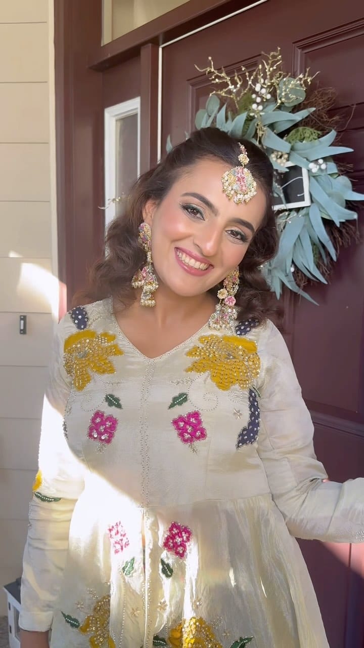 Post 7 by Neetu Jolly / Seattle Bridal Makeup & Hair Artist on Instagram (video)