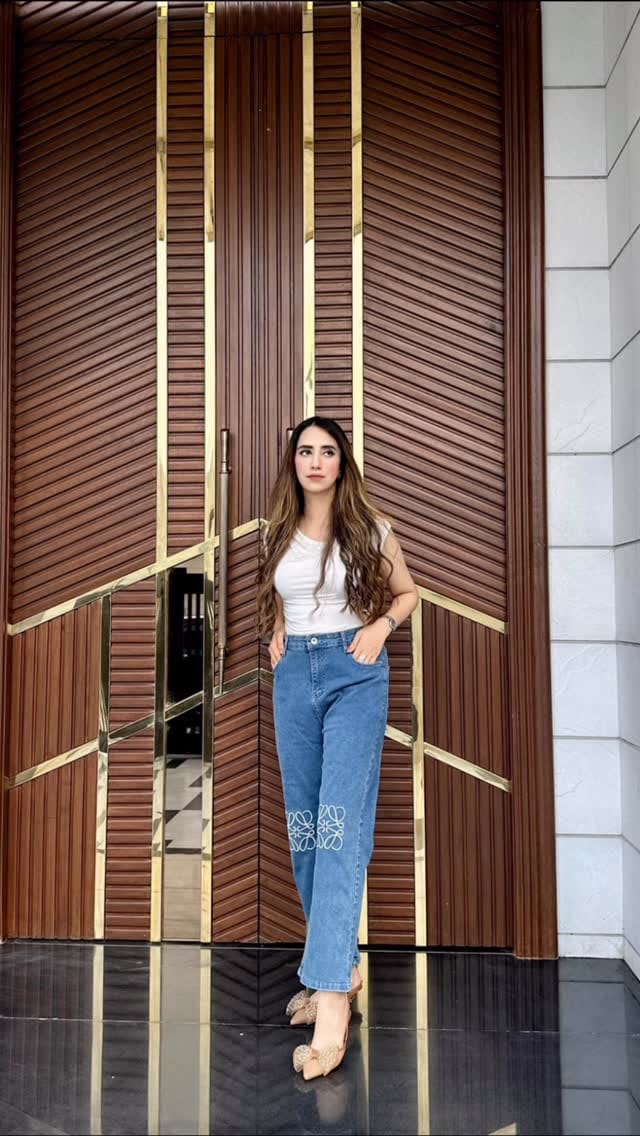 Post 4 by حرہ خان | ℋ𝓎𝓇𝒶 𝓀𝒽𝒶𝓃 on Instagram (video)