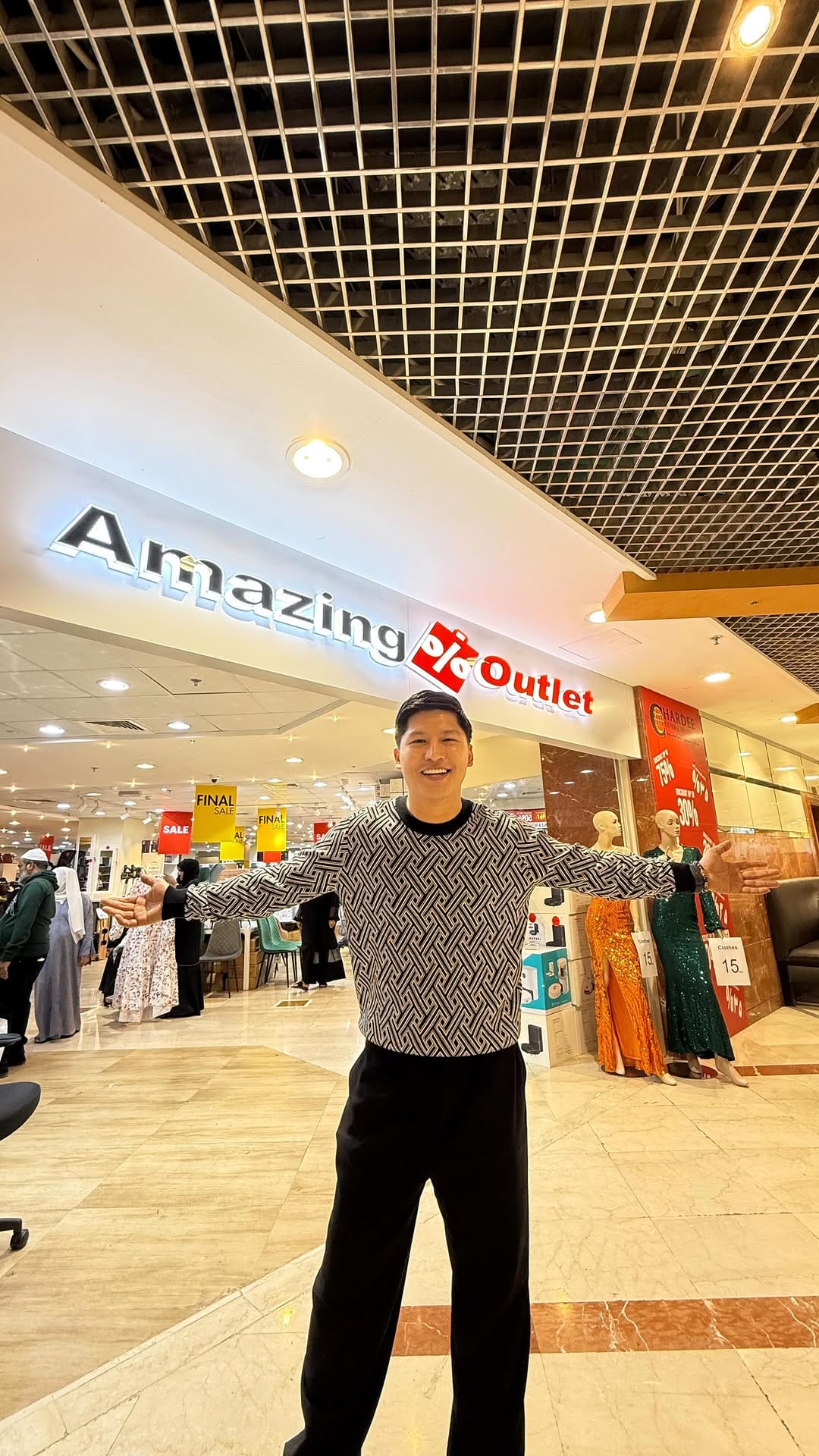 Post 10 by Amazing Outlet on Instagram (video)
