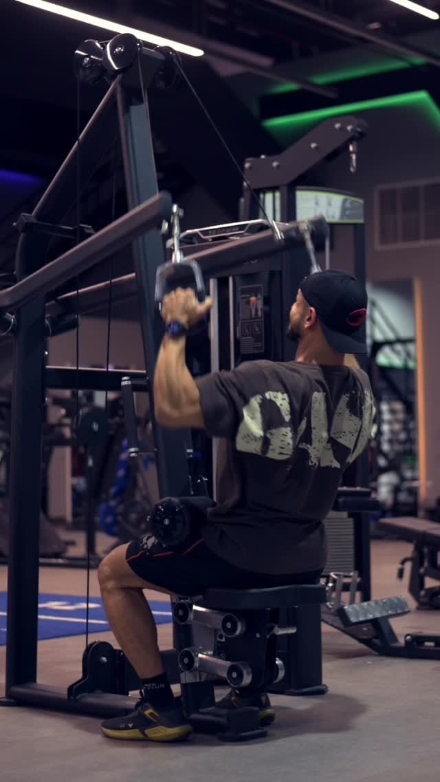 Post 7 by MUSL BUDDIES | Clothing Store 🇦🇪 on Instagram (video)