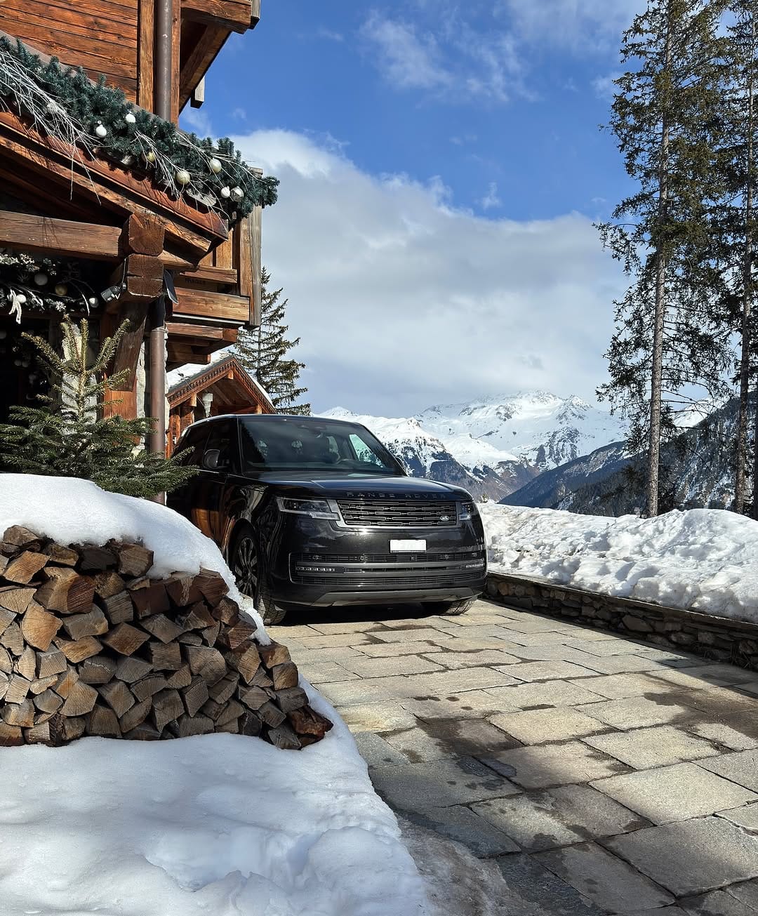 Post 4 by LUXCAR RENTAL 🇪🇺 on Instagram (carousel)