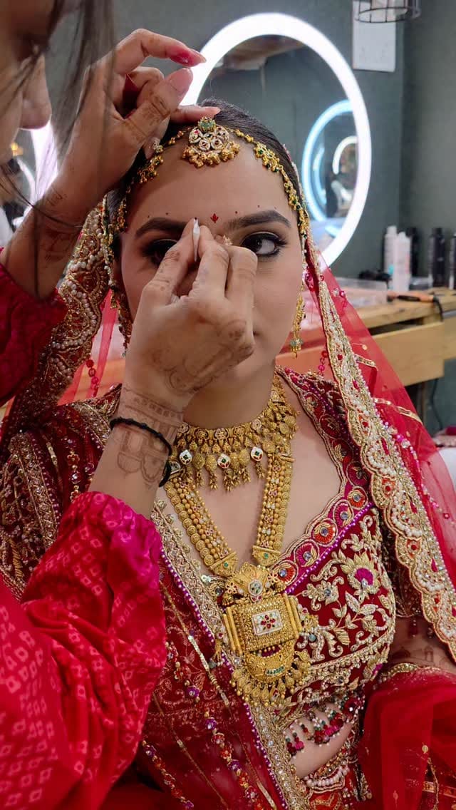 Post 8 by TEENU'S BEAUTY WORLD ®  Surat. on Instagram (video)