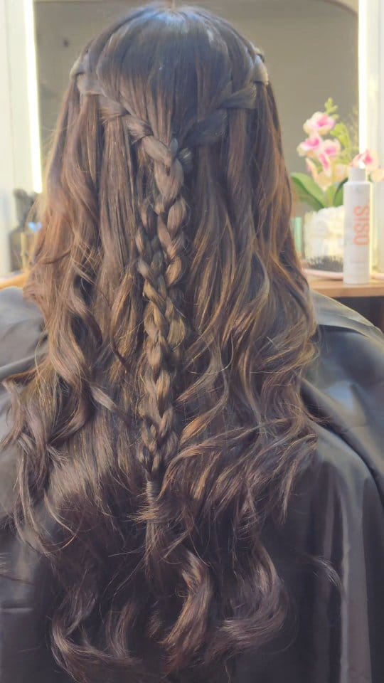 Post 3 by TEENU'S BEAUTY WORLD ®  Surat. on Instagram (video)
