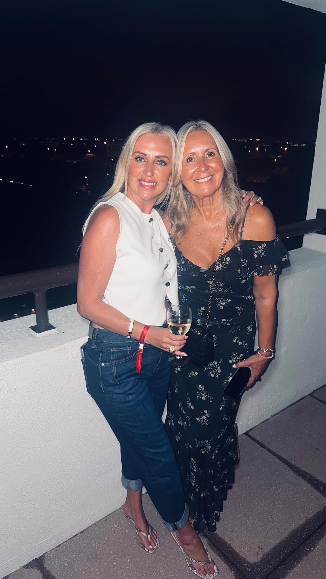 Post 5 by LYNDSEY GYNANE 🙋🏼‍♀️ ENTREPRENEUR IN THE TRAVEL WORLD on Instagram (video)