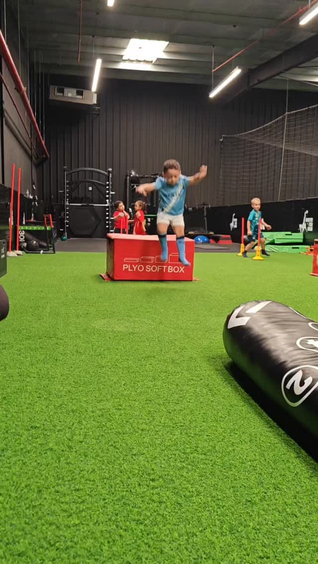 Post 3 by ATHLETIC BCN - DUBAI ®️ on Instagram (video)