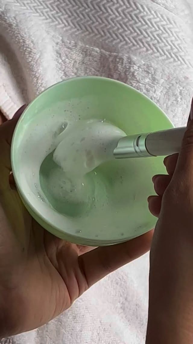 Post 4 by آکادمی تخصصی پوست رویا دهقانی on Instagram (video)