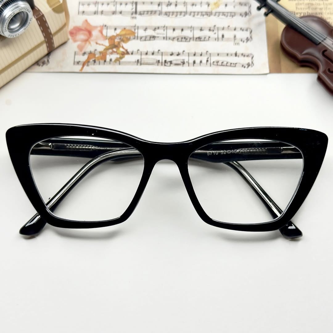 Post 5 by Eyewatch Store on Instagram (carousel)