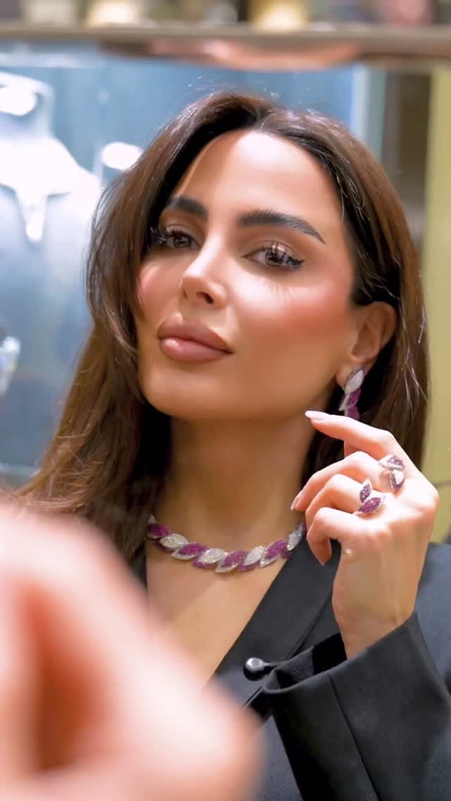 Post 6 by Nazanin boushehri on Instagram (video)