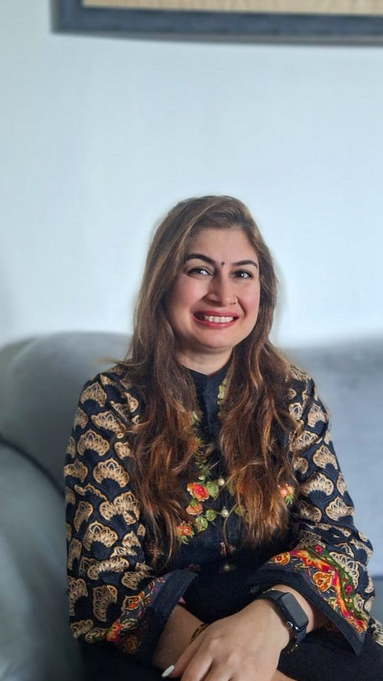Post 7 by Arti Bhatia - Blogger Fashion | Makeup | UGC | Skincare on Instagram (video)