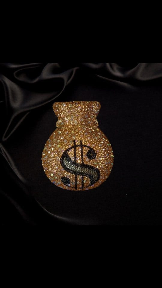 Post 1 by Glitterati Accessories on Instagram (video)