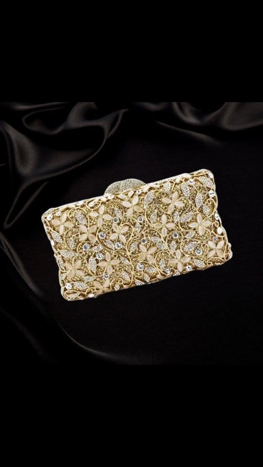 Post 7 by Glitterati Accessories on Instagram (video)