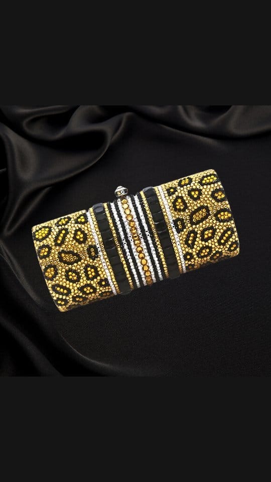Post 9 by Glitterati Accessories on Instagram (video)