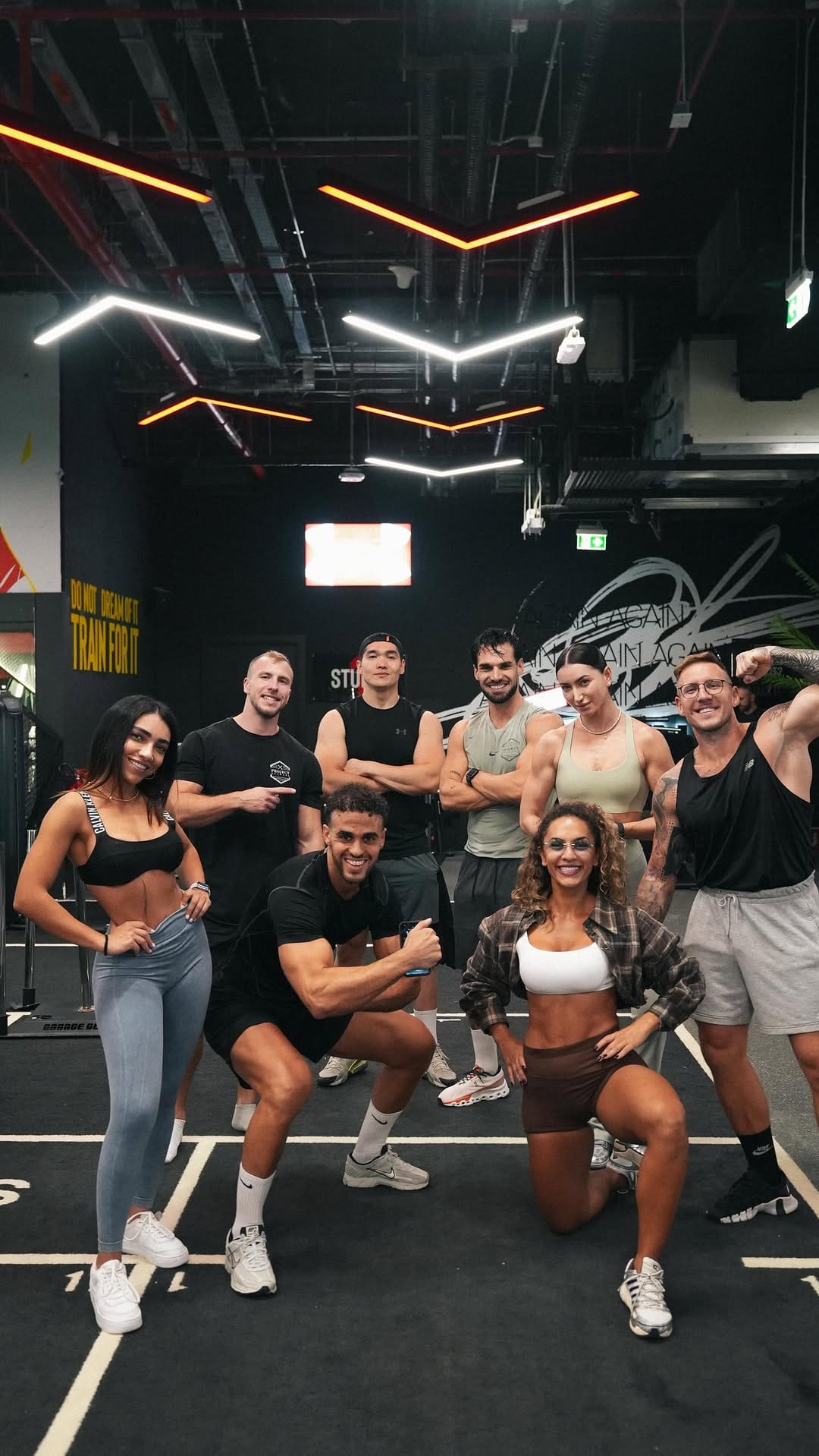 Post 6 by Eva Rose on Instagram (video)