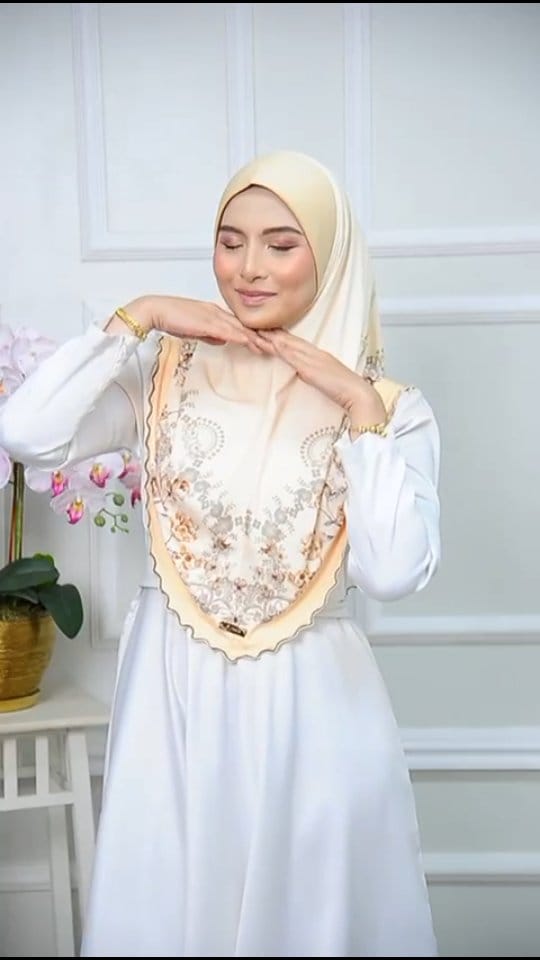Post 3 by Abaya /khimar/JILBAB /Malaysian scarf /Hijab accessories on Instagram (video)