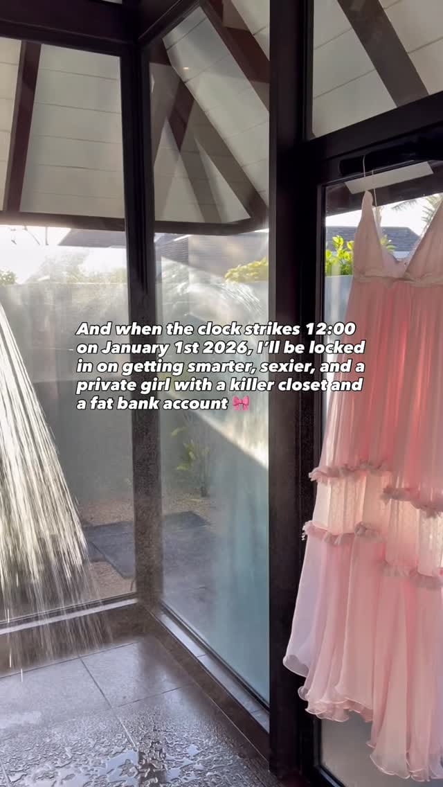Post 10 by IsabelBrown on Instagram (video)