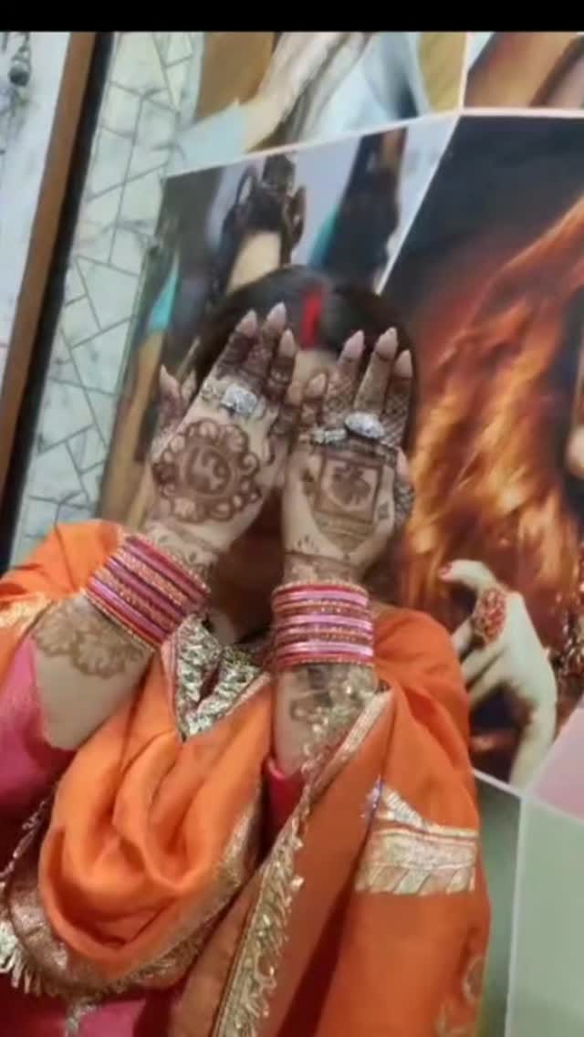 Post 5 by Hema Ajmani Make-up Studio on Instagram (video)