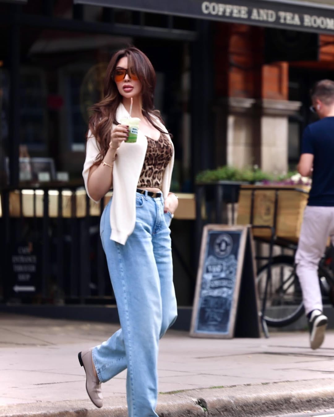 Post 8 by 𝐘𝐨𝐬𝐫𝐚 𝐀𝐲𝐝𝐢 on Instagram (carousel)