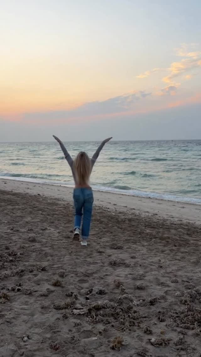 Post 4 by Anastasiya Cosmo on Instagram (video)