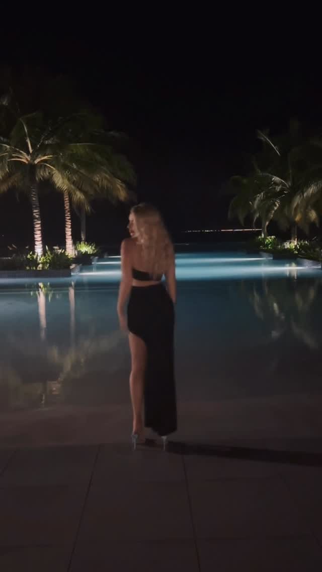 Post 7 by Anastasiya Cosmo on Instagram (video)