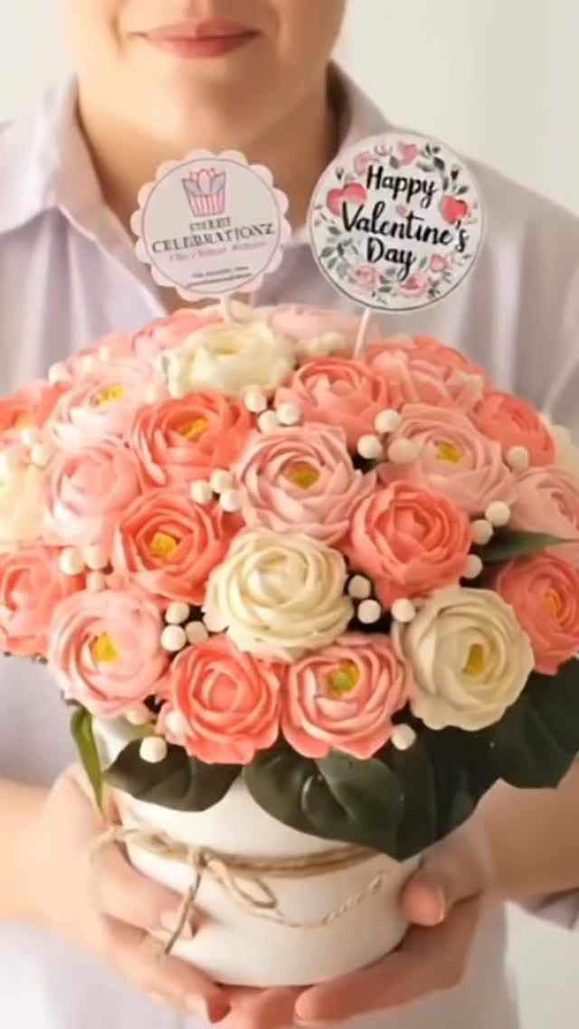 Post 4 by Sweet Celebrationz (SC) | Cupcakes & Cakes on Instagram (video)