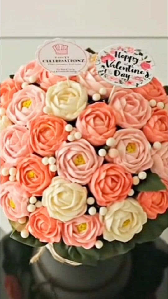 Post 3 by Sweet Celebrationz (SC) | Cupcakes & Cakes on Instagram (video)