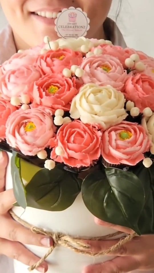 Post 5 by Sweet Celebrationz (SC) | Cupcakes & Cakes on Instagram (video)