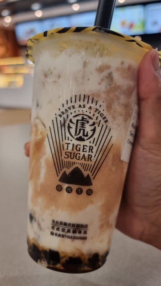Post 8 by Eat UAE on Instagram (video)