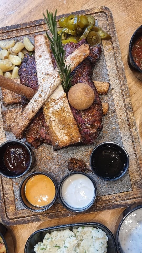 Post 7 by Eat UAE on Instagram (video)