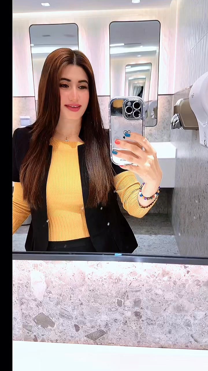 Post 2 by Diya(Madiha) on Instagram (video)