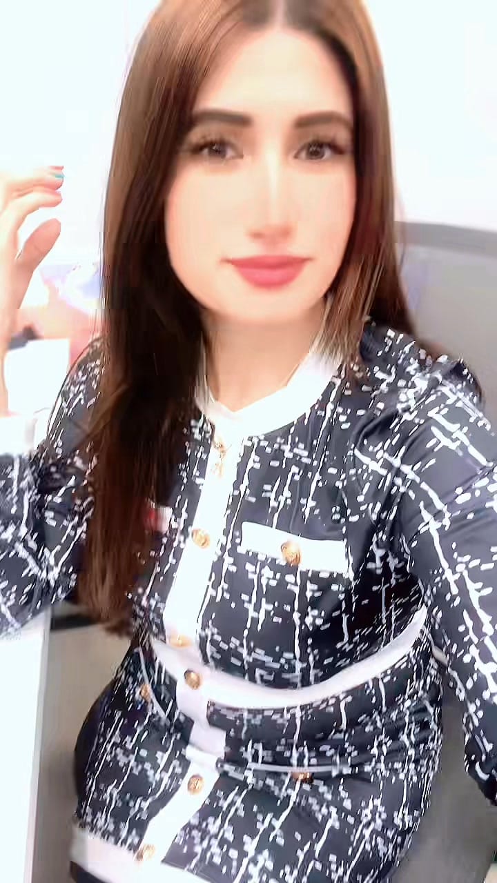 Post 3 by Diya(Madiha) on Instagram (video)