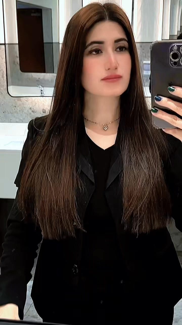 Post 5 by Diya(Madiha) on Instagram (video)