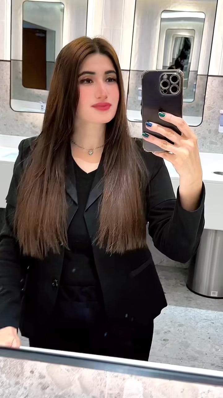 Post 4 by Diya(Madiha) on Instagram (video)