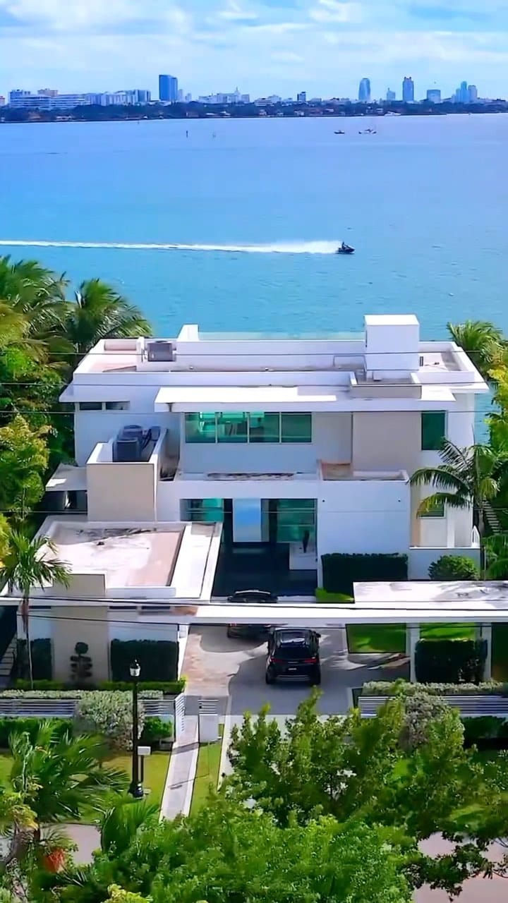 Post 10 by Chafik Oussemgane on Instagram (video)