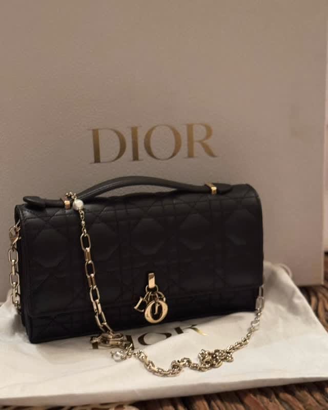 Post 2 by Indulge -Personal Shopper on Instagram (video)