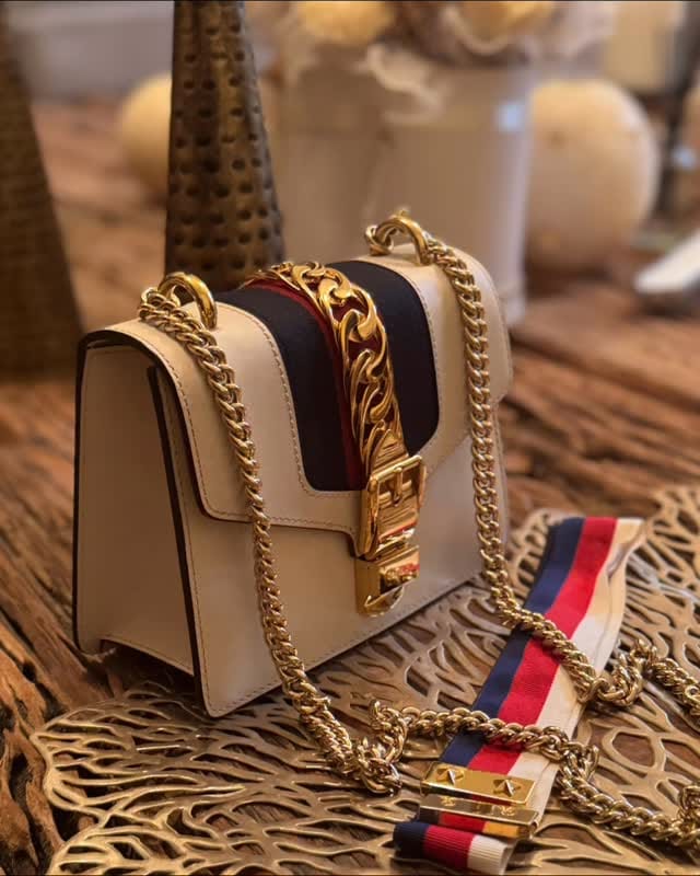 Post 7 by Indulge -Personal Shopper on Instagram (video)