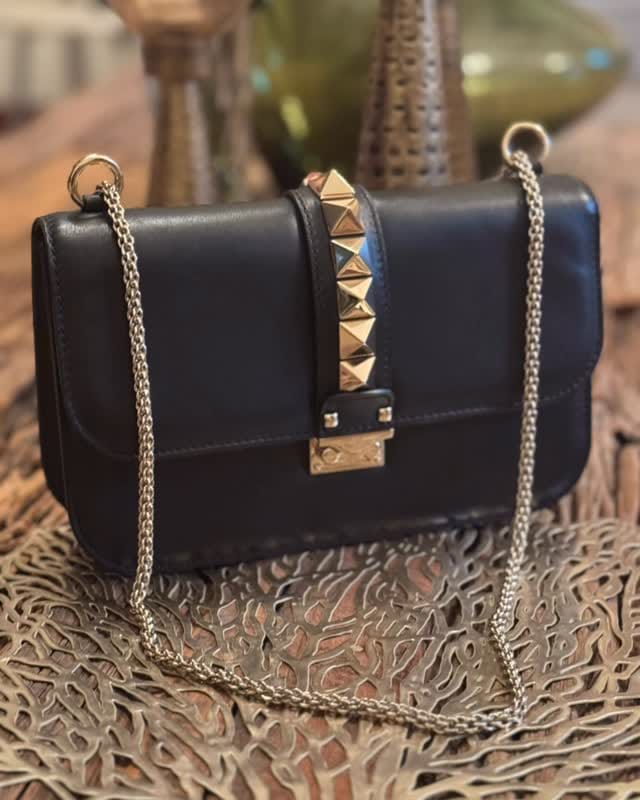 Post 6 by Indulge -Personal Shopper on Instagram (video)