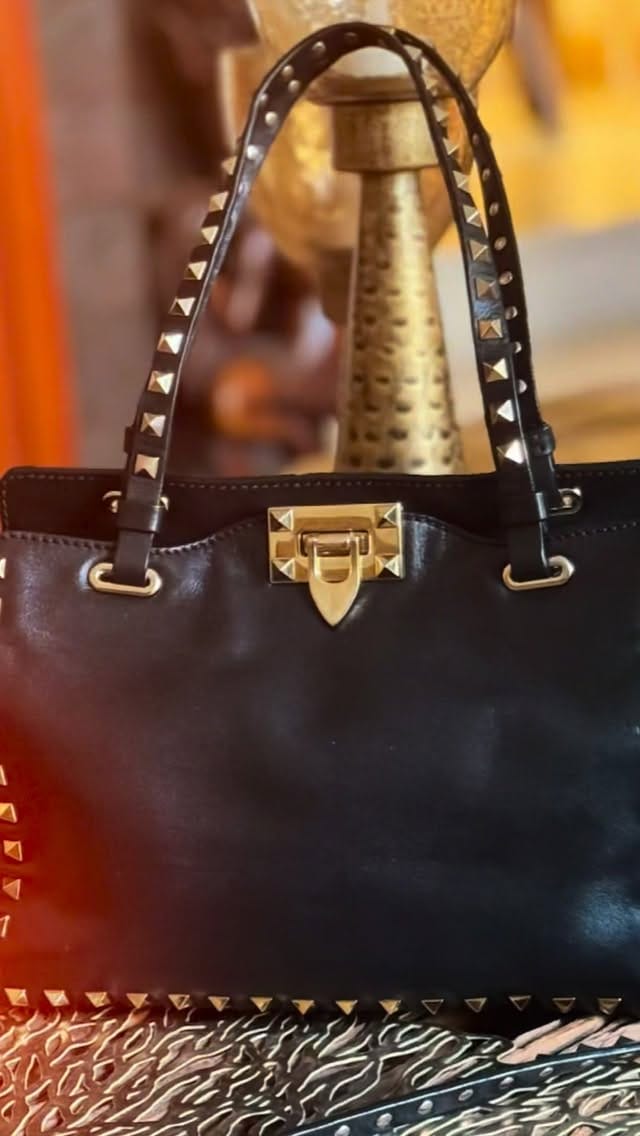 Post 3 by Indulge -Personal Shopper on Instagram (video)