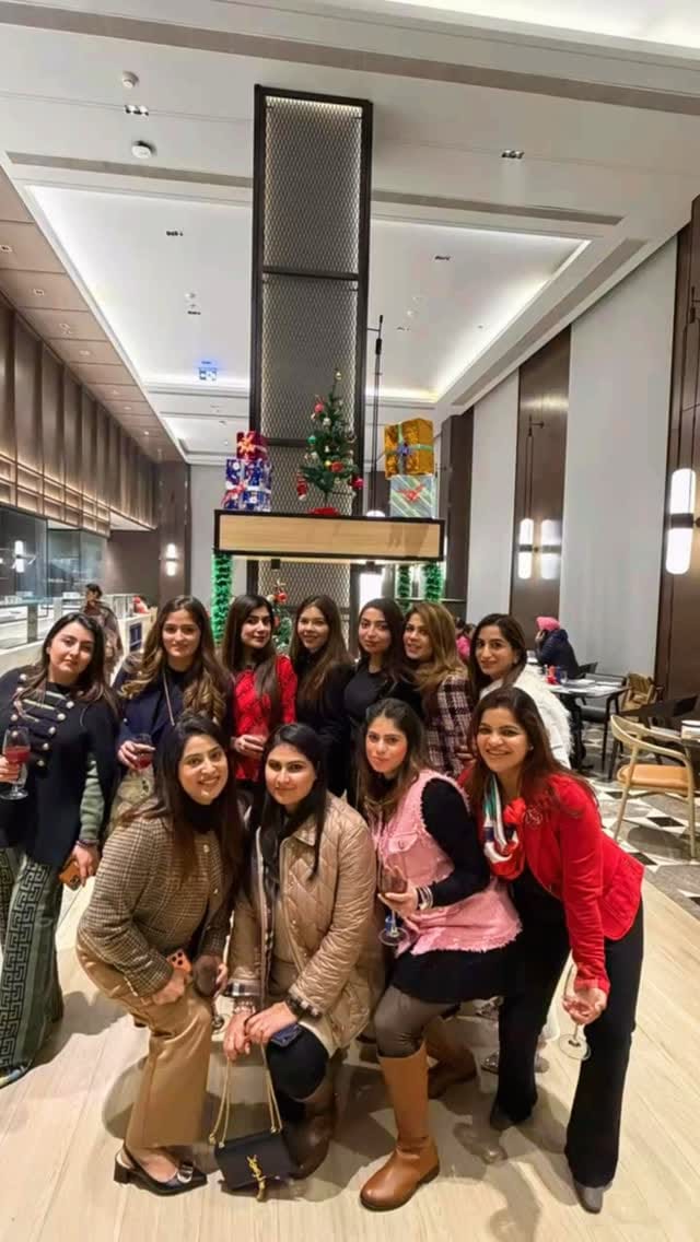 Post 6 by Shreya Khanna 🧿 on Instagram (video)