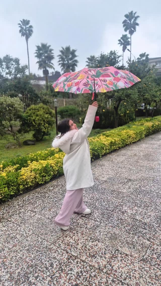 Post 4 by liyosa on Instagram (video)