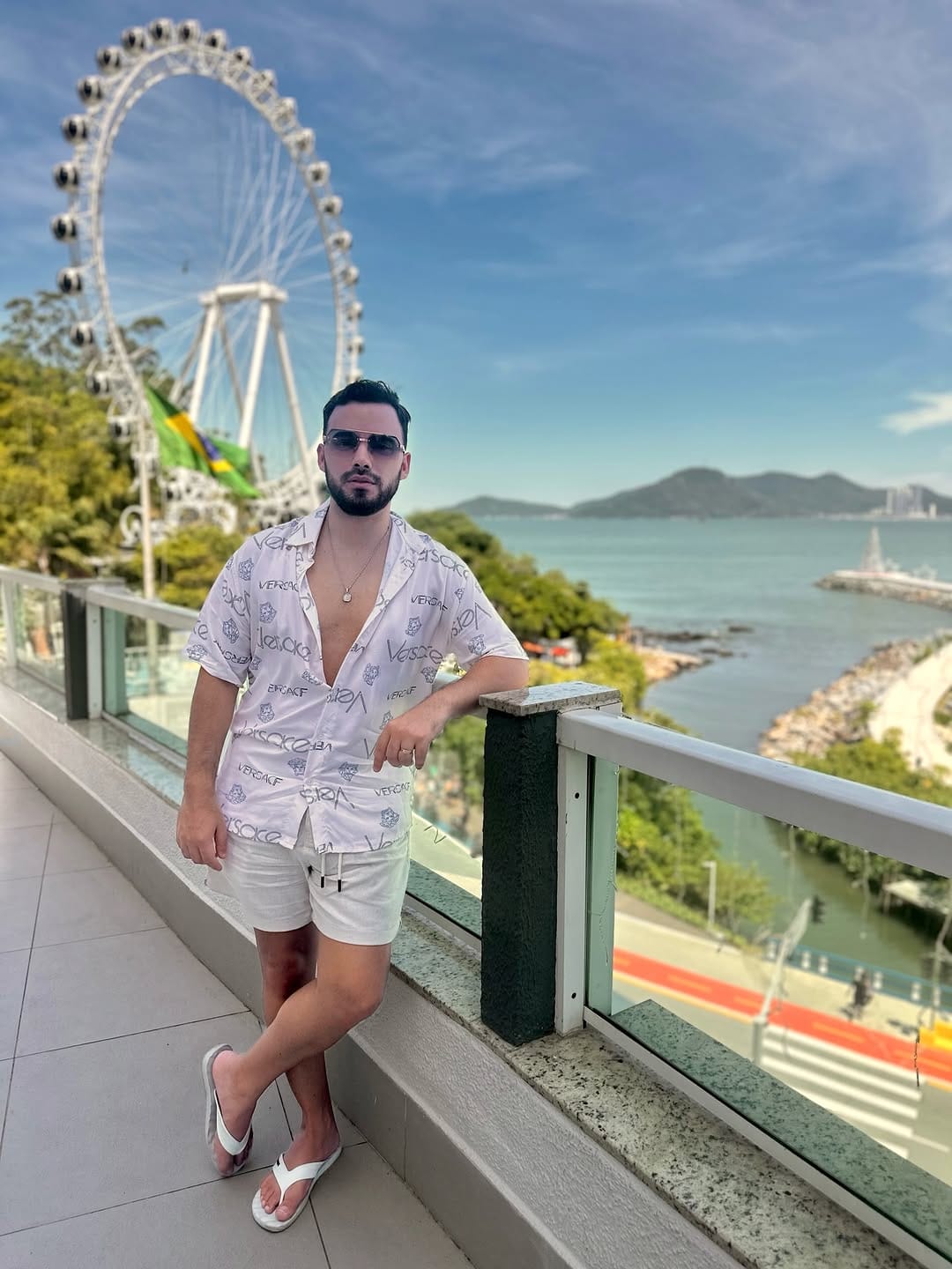 Post 4 by 𝐂𝐚𝐫𝐥𝐨𝐬 𝐏𝐢𝐫𝐞𝐬 on Instagram (carousel)